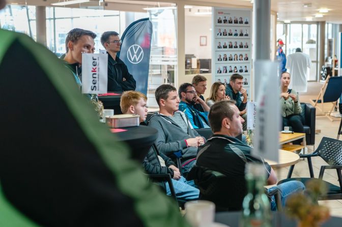 Impressionen%20von%20der%20Fahrzeug%FCbergabe%20an%20die%20Weber%20Systems%20Group%20%234