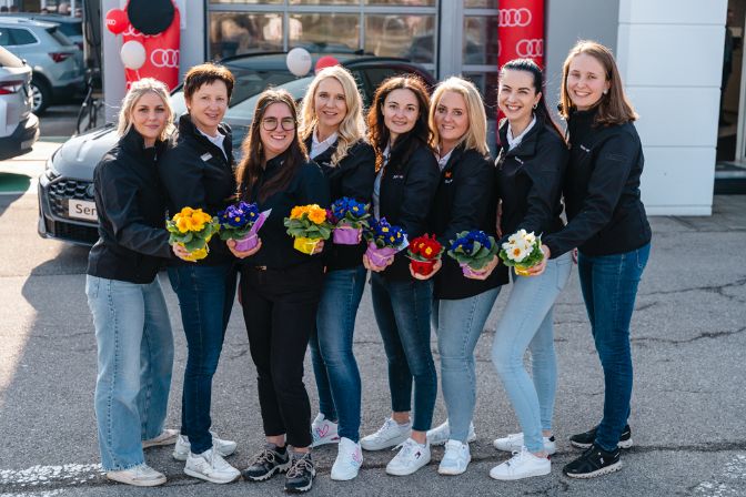 Impressionen%20von%20der%20Fr%FChjahrs-Autoschau%20in%20Haag