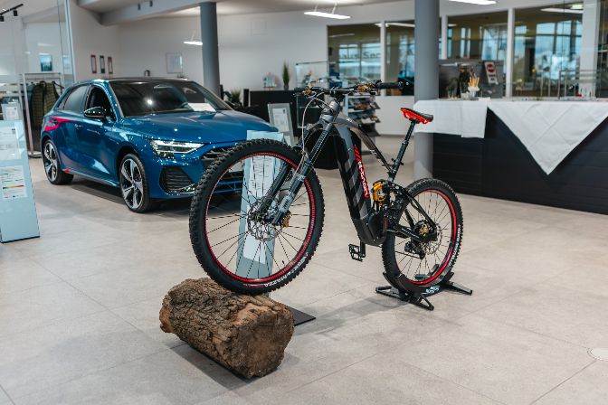 Nicht%20nur%20Autos%20gab%20es%20zu%20sehen%20sondern%20auch%20ein%20Audi%20eBike%20konnte%20bei%20unseren%20Testtagen%20begutachtet%20werden