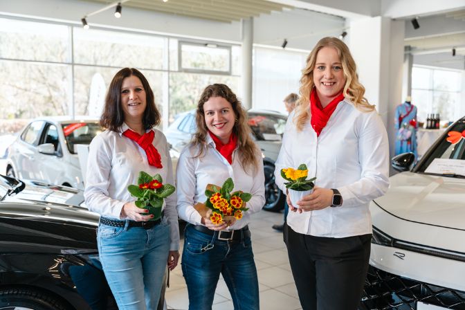 Unsere%20emsigen%20Damen%20aus%20Waidhofen/Ybbs%20mit%20dem%20Fr%FChlingsgru%DF.