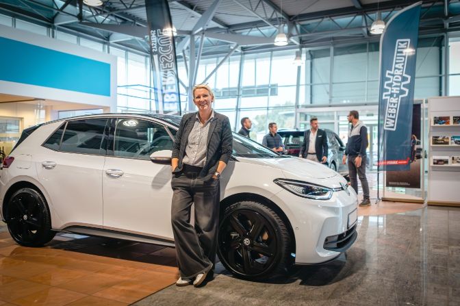 Impressionen%20von%20der%20Fahrzeug%FCbergabe%20an%20die%20Weber%20Systems%20Group%20%239