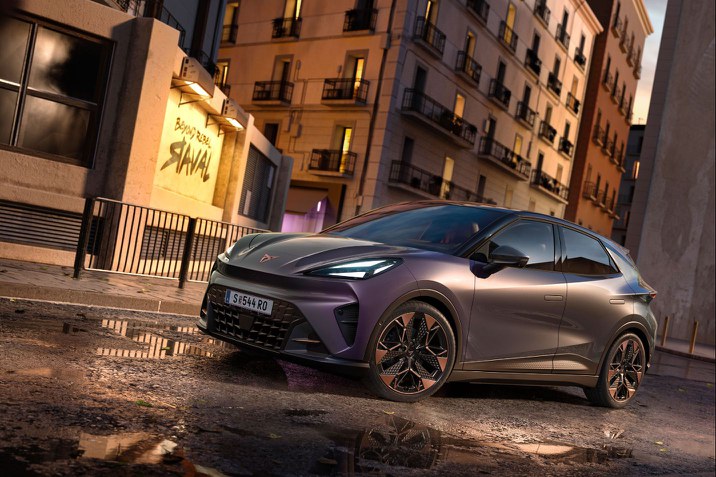Der neue CUPRA Raval auf der Straße