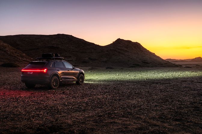 Audi%20Q8%20e-tron%20DAKAR%20Edition