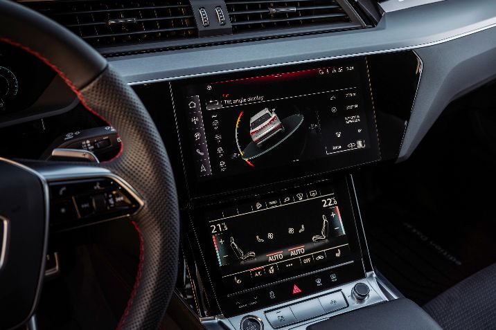 Audi%20Q8%20e-tron%20DAKAR%20Edition
