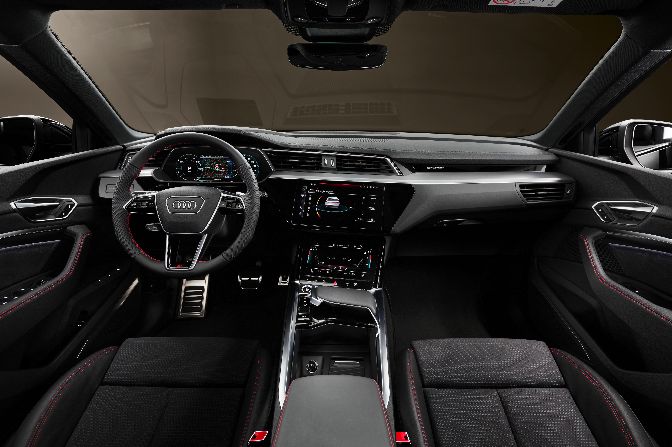 Audi%20Q8%20e-tron%20DAKAR%20Edition