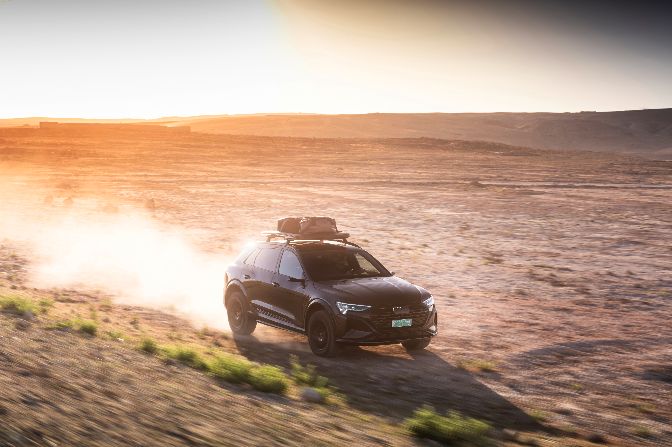 Audi%20Q8%20e-tron%20DAKAR%20Edition