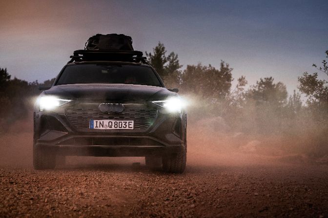 Audi%20Q8%20e-tron%20DAKAR%20Edition