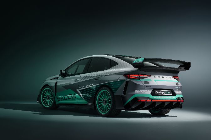 Az%20%FAj%20Enyaq%20RS%20Race