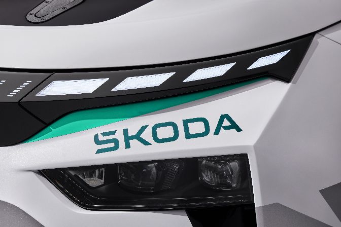 Az%20%FAj%20Enyaq%20RS%20Race