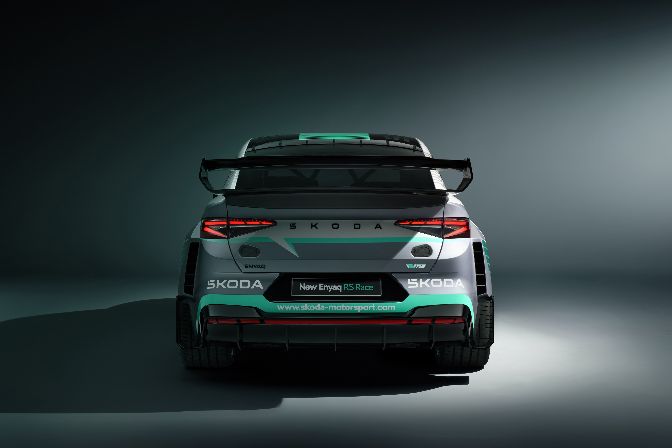 Az%20%FAj%20Enyaq%20RS%20Race