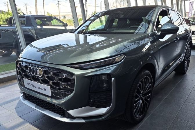 Reducere%20Audi%20Q3%201.5%20TFSI%20e%20PHEV%20Plug-in%20Hybrid%20272%20CP